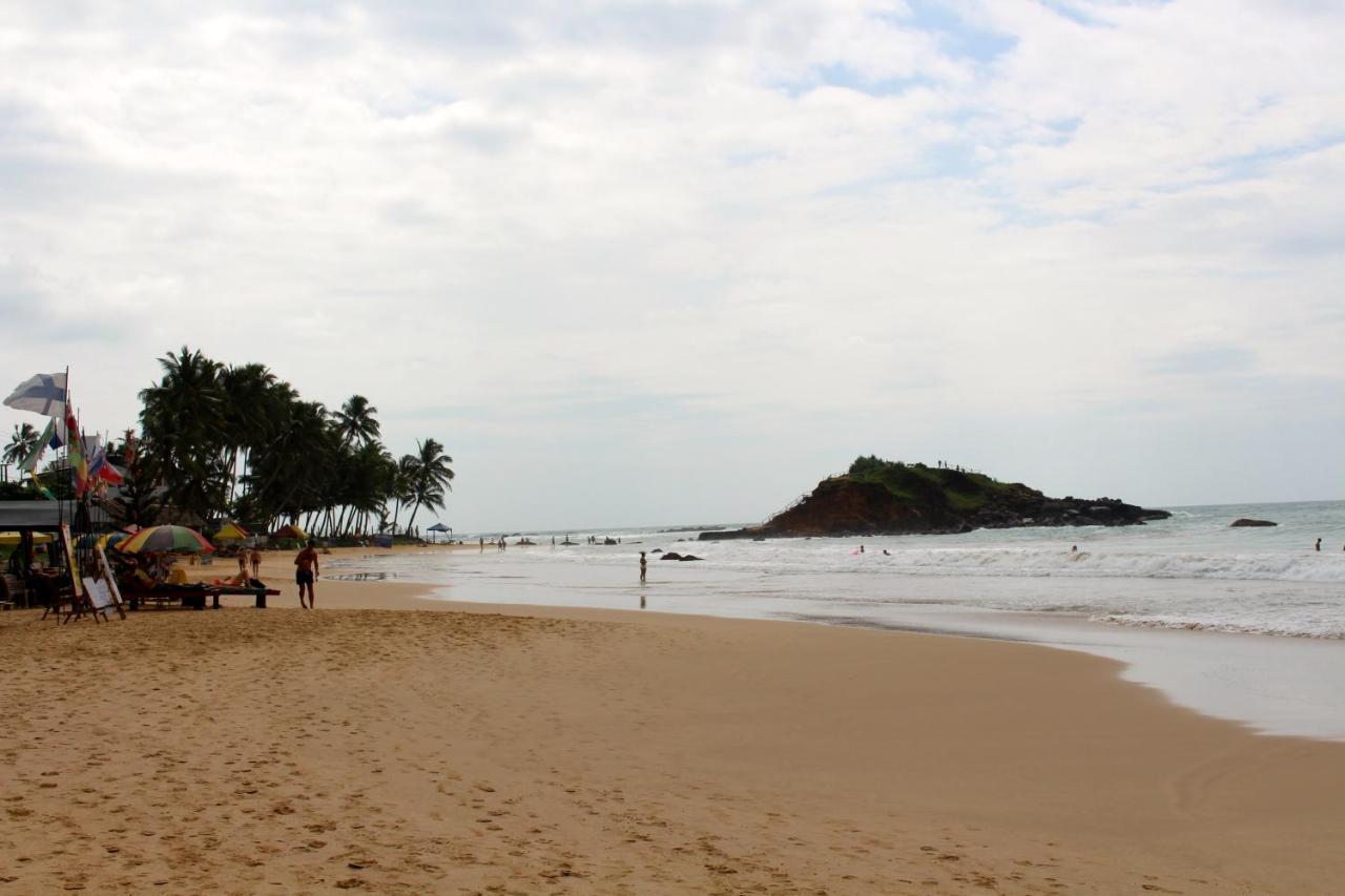 Hôtel Surf Sea Breeze à Mirissa Extérieur photo